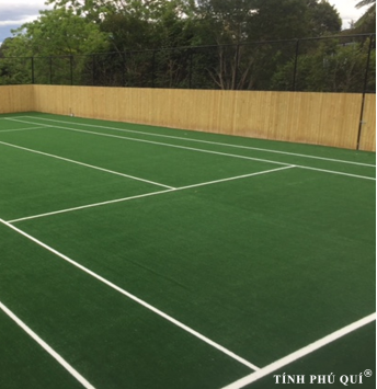 thi công sân tennis với mặt cỏ nhân tạo