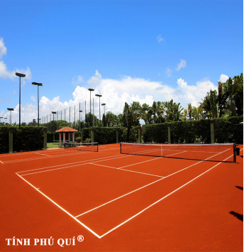 sân tennis đất nện chuẩn